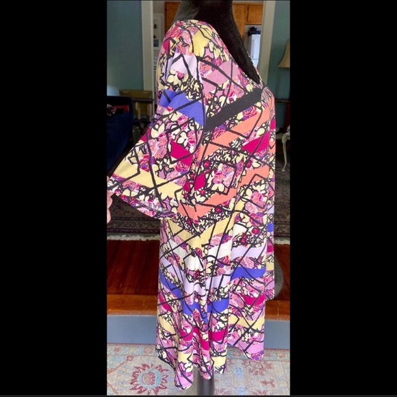 NWOT LuLaRoe Diamonds & Stripes Irma Top..Photos are from @helbax - Picture 4 of 4